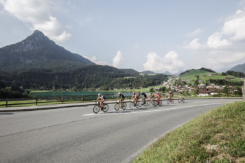 Der Kufsteinerland Radmarathon führt die Athleten von einem landschaftlichen Hotspot zum nächsten. 