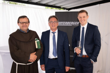 Auf dem Bild v.l.n.r.: Pater Mirko Bobas, Bürgermeister Martin Krumschnabel, Florian Unterberger (Geschäftsführer Unterberger Immobilien).