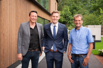 Auf dem Bild v.l.n.r.: Andreas Walter (Geschäftsführer HVW Architekten), Florian Unterberger (Geschäftsführer Unterberger Immobilien) und Karl Schafferer (Geschäftsführer Schafferer Holzbau).