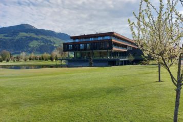 Nach einer großzügigen Erweiterung des Hotelgebäudes sowie einer Umstrukturierung schreiten der Golfclub Kitzbüheler Alpen Westendorf und das neue PURE Resort gemeinsam in die Zukunft.