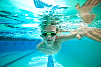 Kufsteins Schülerinnen und Schüler messen sich am 29. Juni 2022 bei der Stadtmeisterschaft im Schwimmen.