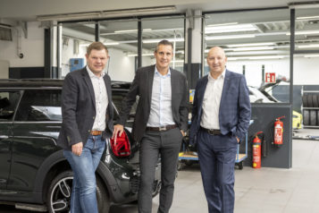 Auf dem Bild v.l.n.r.: Fritz Unterberger jun. (Geschäftsführer Unterberger Automobile), Gerald Unterberger (Geschäftsführer Unterberger Automobile) und Josef Gruber (Geschäftsführer Unterberger Gruppe). 