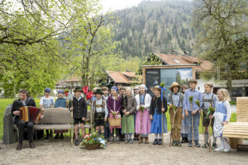 SchülerInnen der 3. und 4. Klassen der Grundschule Bayrischzell umrahmten die Eröffnung musikalisch.
