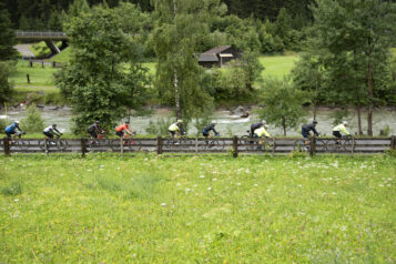 Die Teilnehmer:innen genossen die Fahrt auf dem Radweg Stanzertal.