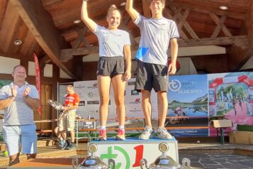 Die beiden Sieger:innen in der Sprintdistanz: Andreas Tiefenbrunner (ITA) und Lena Göller (ITA).
