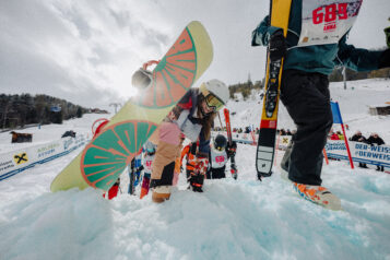 Auch Snowboards, Kurz- und Telemark-Skier sind beim Weissen Rausch im Einsatz.